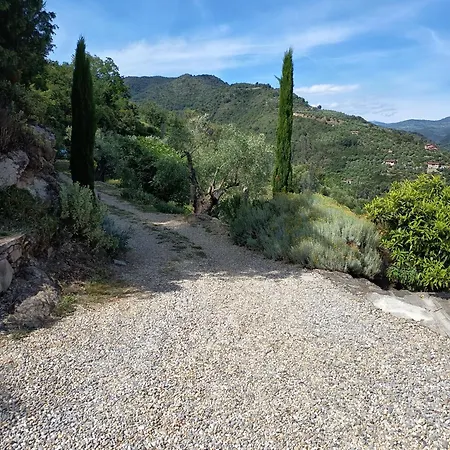 לינה וארוחת בוקר Briciole Di Pietra 3*